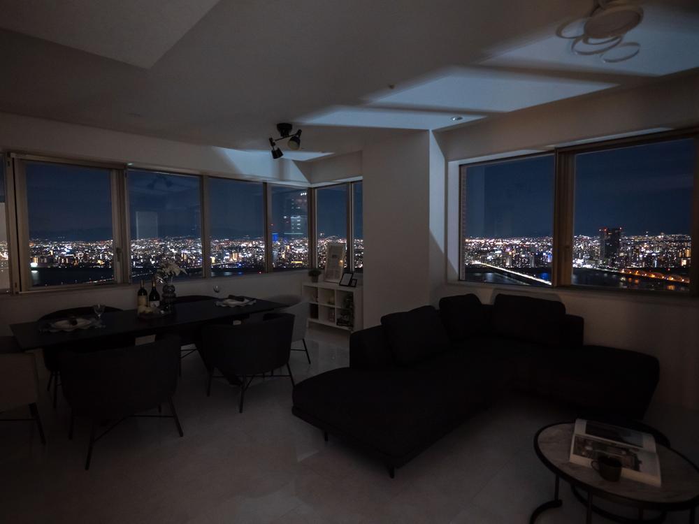 Laurel Tower Sanctus Umeda — photograph 4
