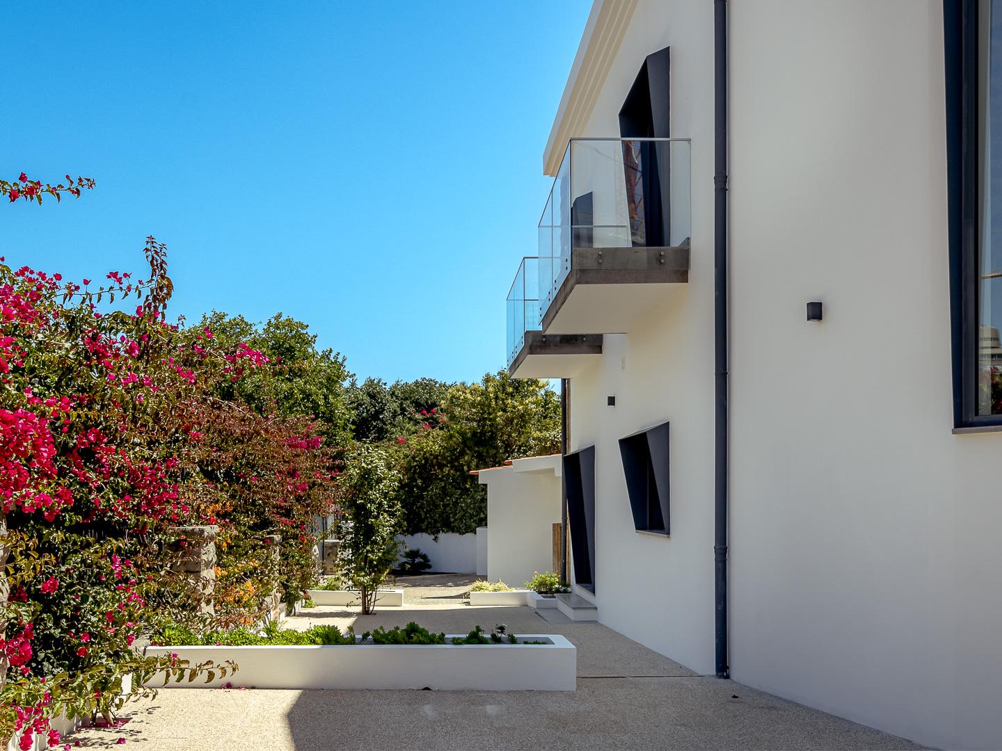 5-Bedroom House with Terrace in Cascais — photograph 4