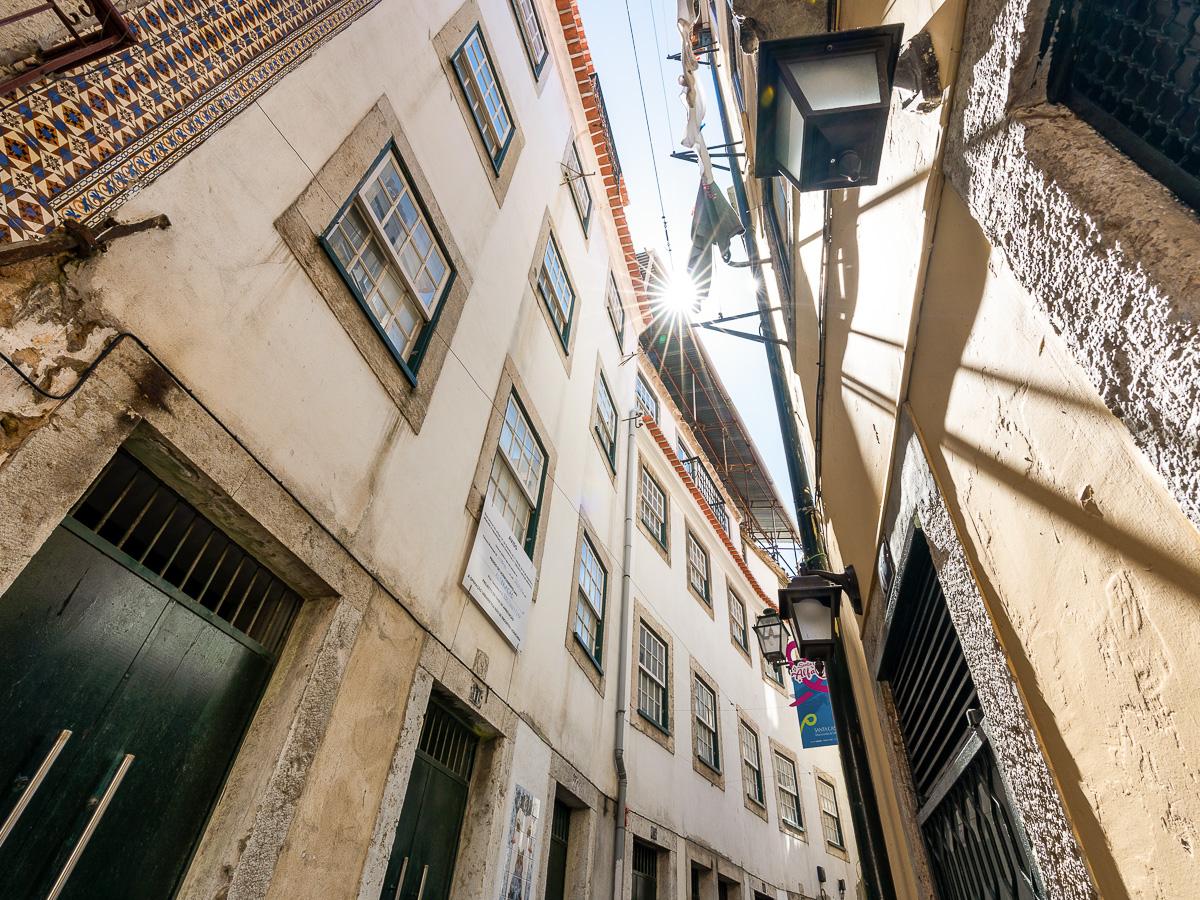 Building in Alfama, Lisboa — photograph 3