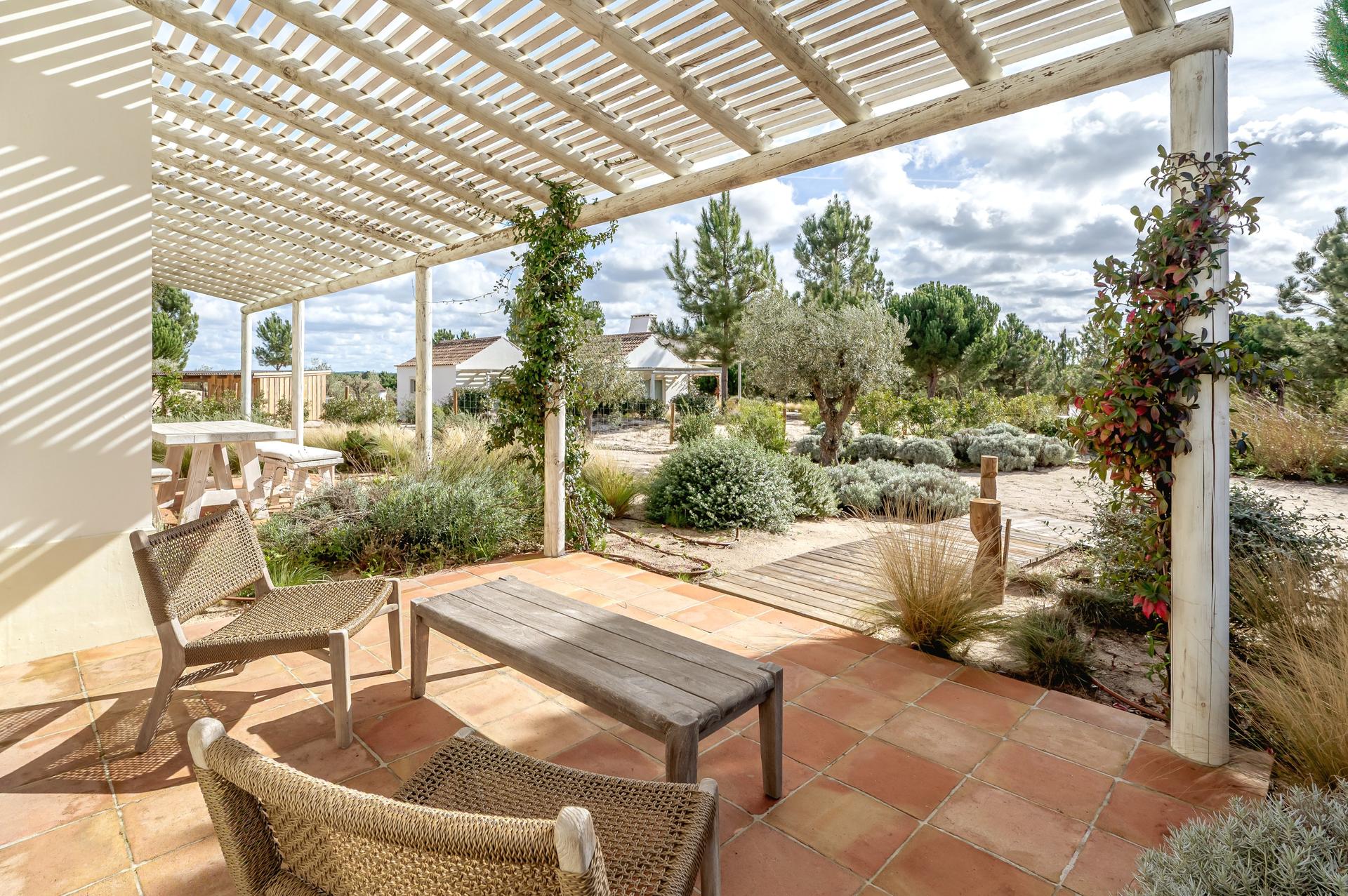 2-Bedroom House with Private Pool at Authentic Bicas — photograph 3