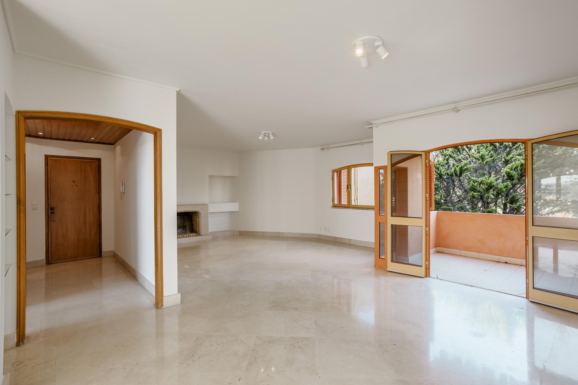 3-Bedroom Apartment with Pool in Cascais — photograph 2