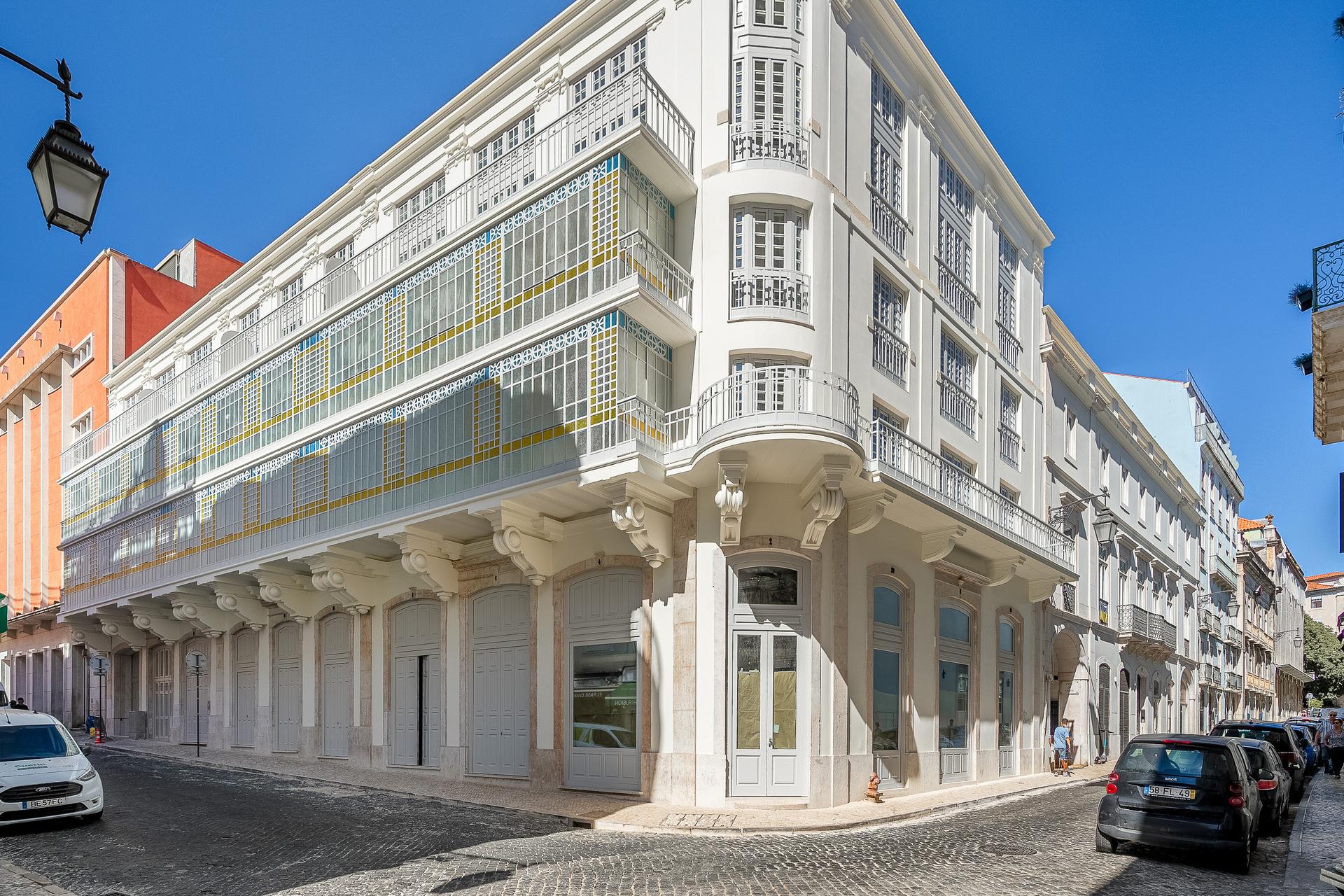 2-Bedroom Apartment with Garden in Lisboa — photograph 2