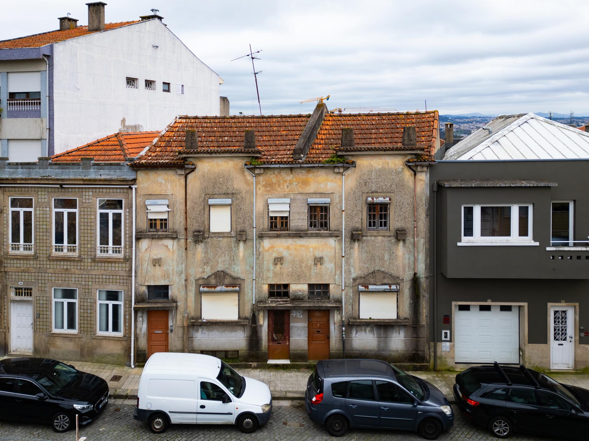Building in Porto — photograph 2