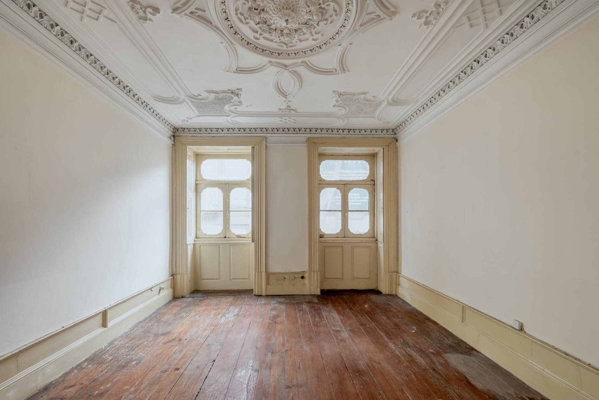 Building in Bonfim, Porto — photograph 2