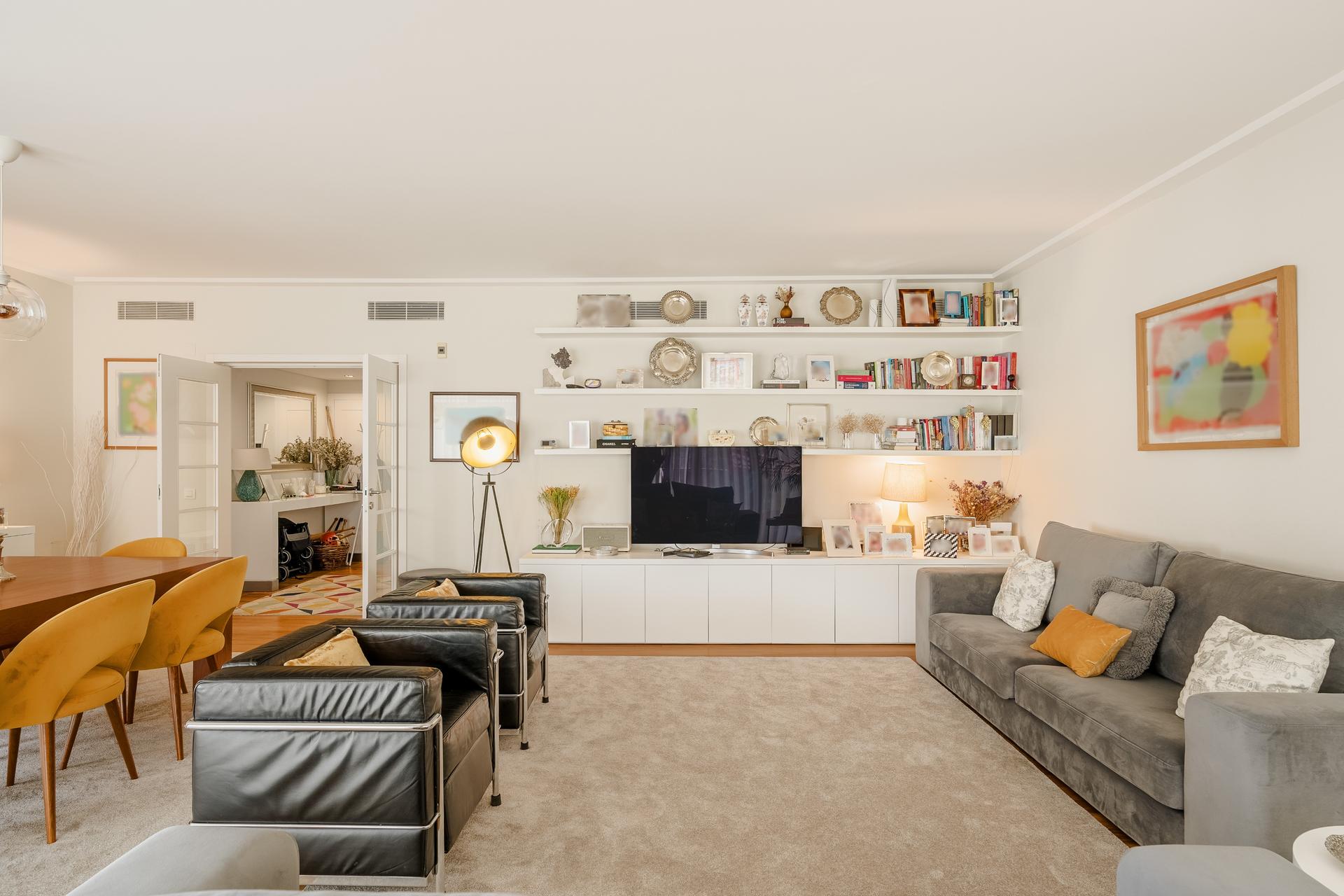 4-Bedroom Apartment in Estrela, Lisboa — photograph 3