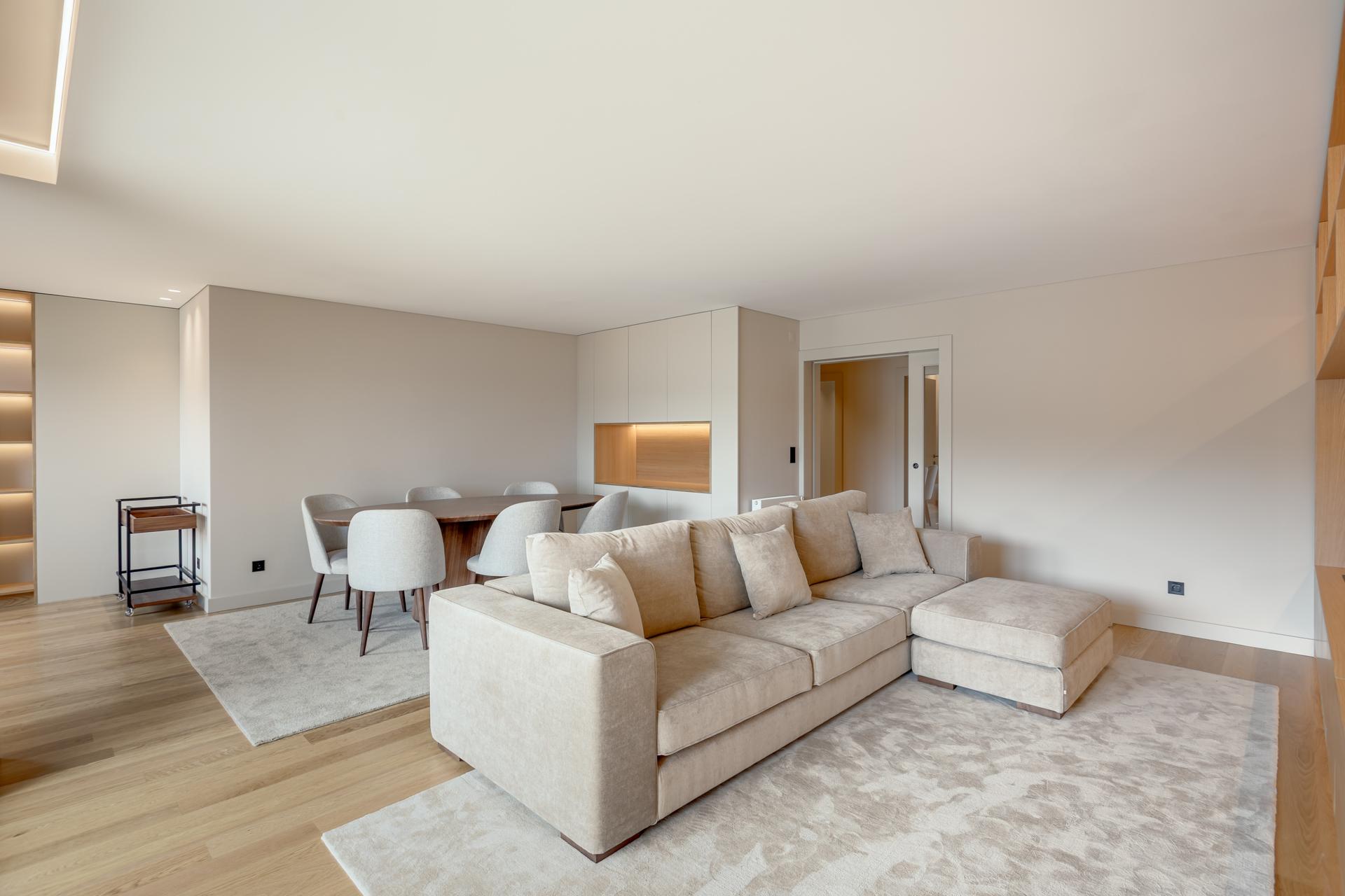 3-Bedroom Apartment with Pool in Porto — photograph 2