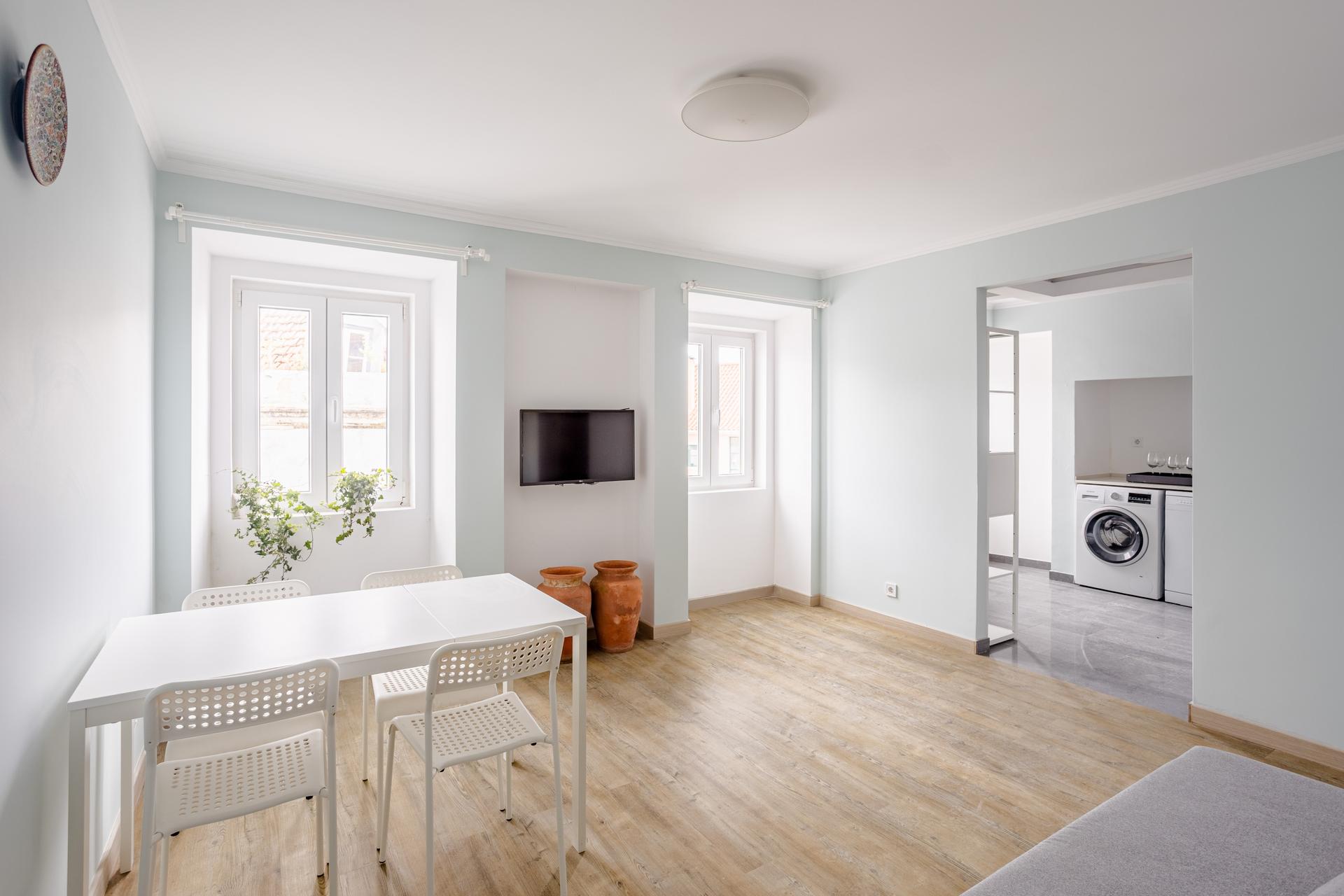 1-Bedroom Apartment with River Views in Paço de Arcos, Oeiras — photograph 3