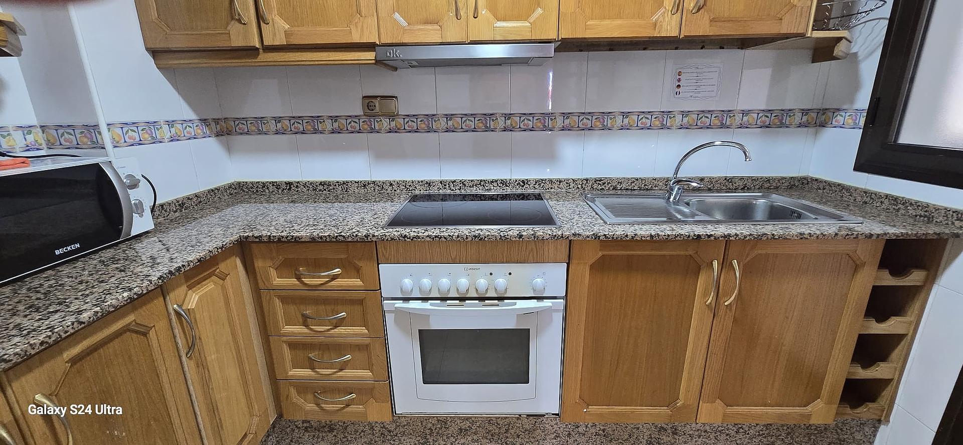 Apartments in Torrevieja Centro, Torrevieja — photograph 5